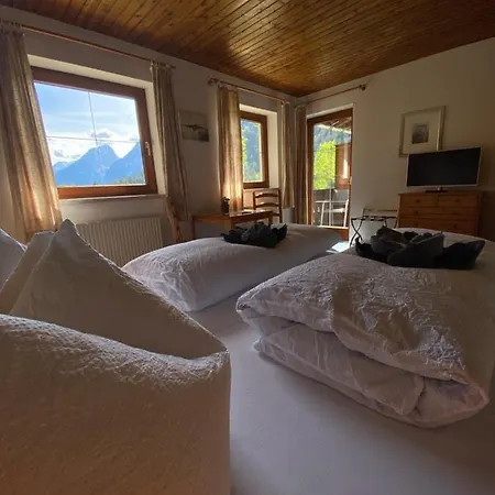 Baerenwirt Homestay *