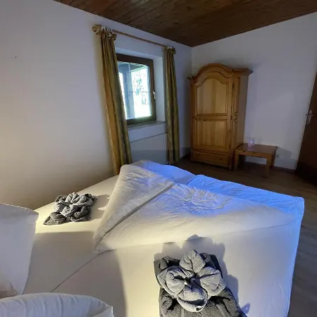 Baerenwirt Homestay *