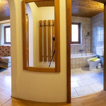 Baerenwirt Homestay *